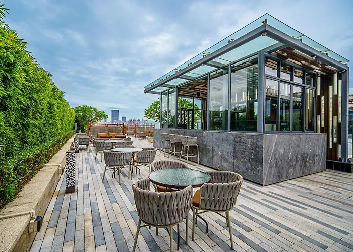 Fraser Suites Shenzhen: Infinity Pool & Business Zone Convenience